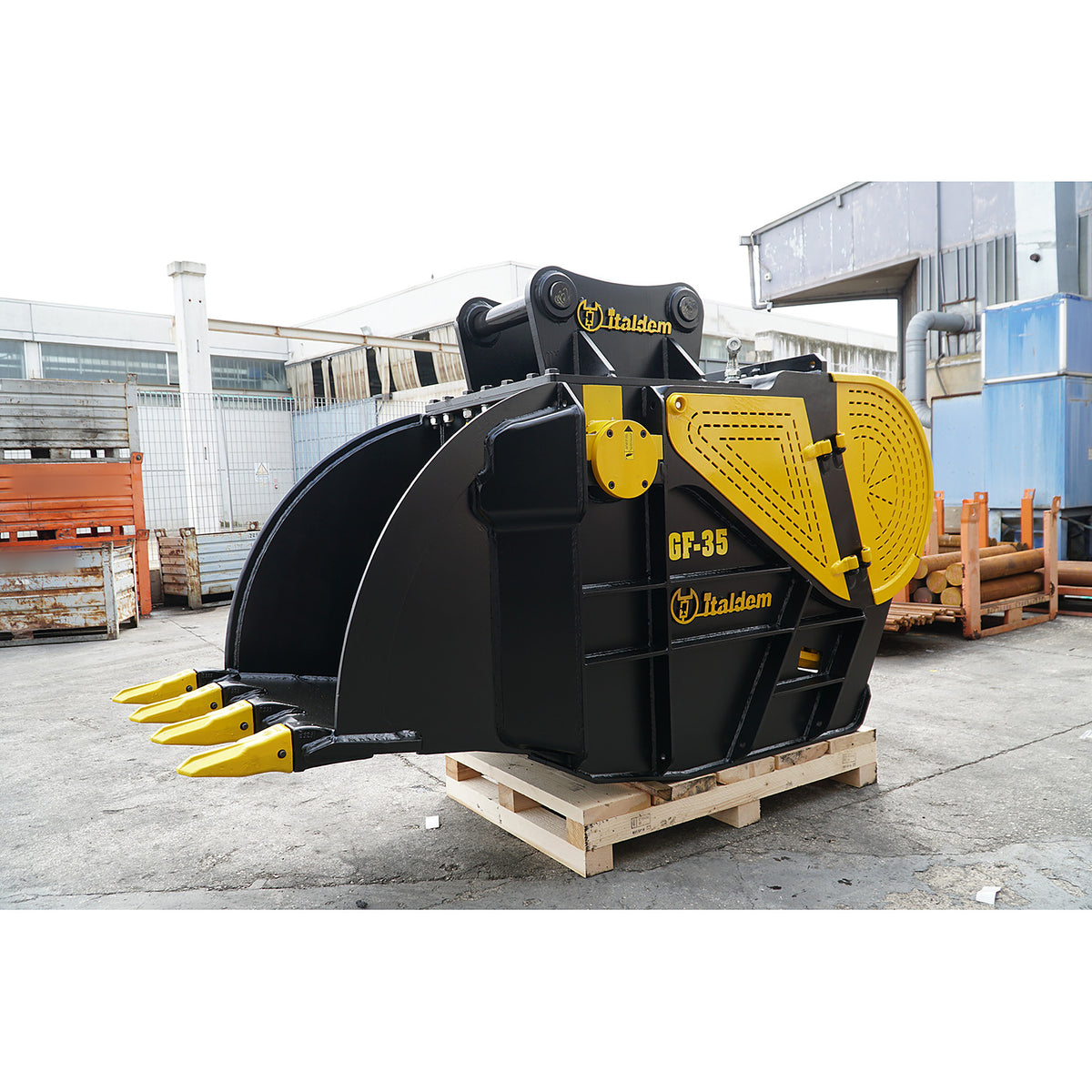 Side view of the Italdem GF 35 crusher bucket on a pallet in the factory yard