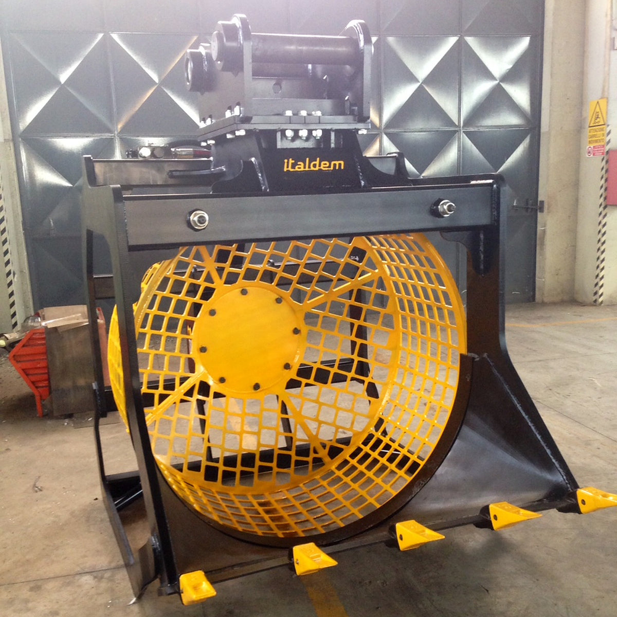Front view of an Italdem GV screening bucket showing the yellow mesh drum and teeth