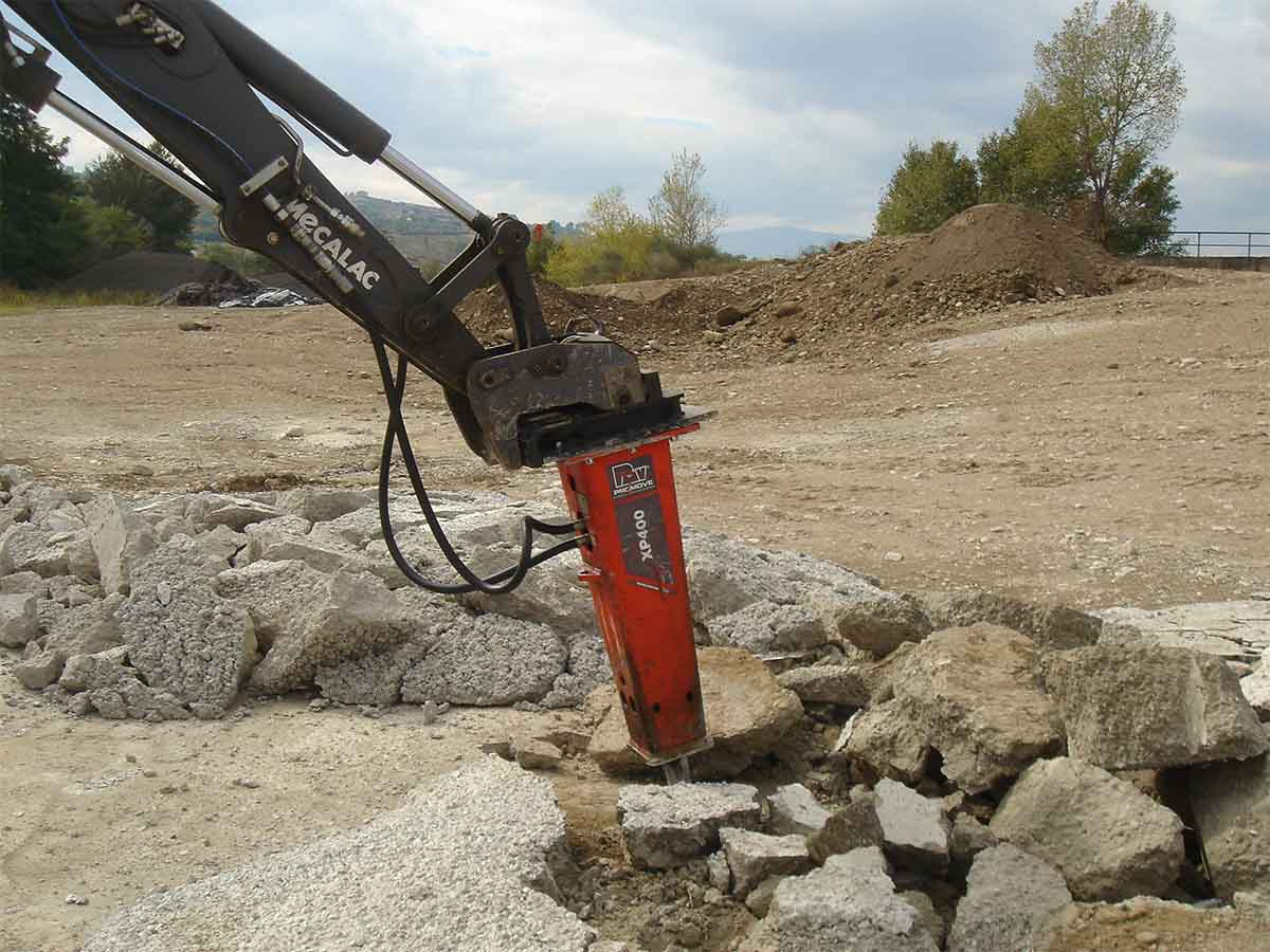 Promove XP400 hydraulic breaker in use