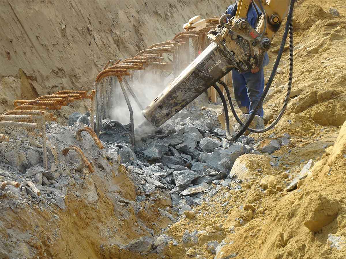 Promove XP400 hydraulic breaker in use