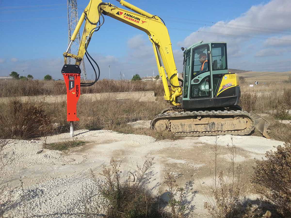 Promove XP800 hydraulic breaker in use